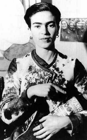 Image : Frida Kahlo, photographie en 1933  New York City par Lucienne Bloch